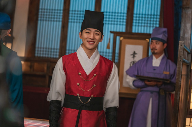 [정보/소식] '체크인 한양' 배인혁-김지은, 카메라만 보면 브이가 자동으로 | 인스티즈