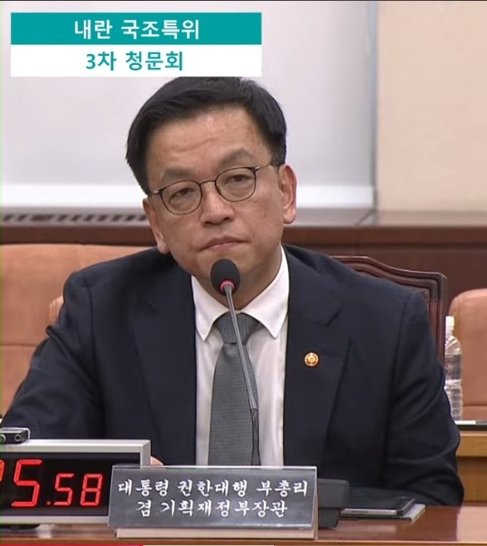 [잡담] 아니... 최상목 권한대행 얼굴 왤케 삭았어...? | 인스티즈