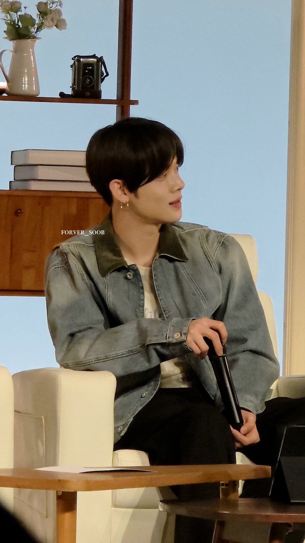 [잡담] 연준이 휴가 때 너무 잘먹어서 자기 살쪘다고 투턱 보여준건데ㅋㅋ | 인스티즈