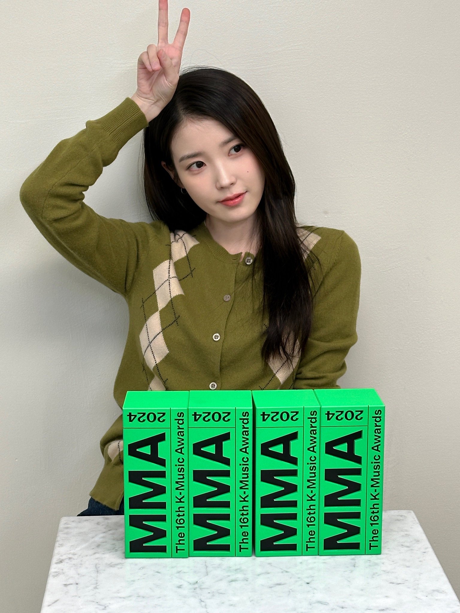 [잡담] 아이유 겁나 예쁘다 | 인스티즈