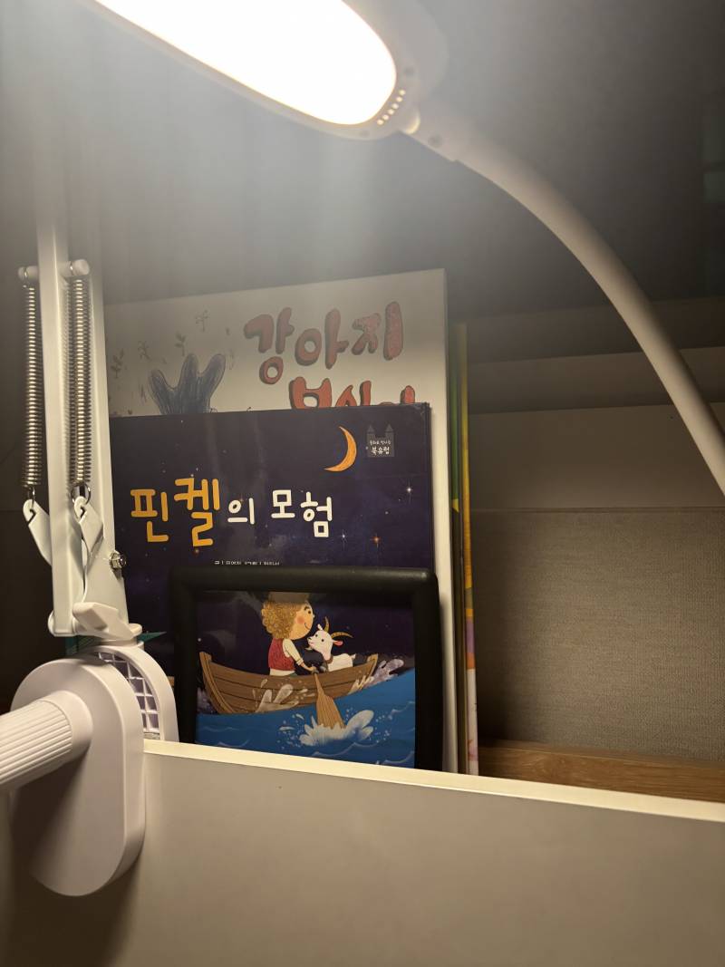 [잡담] 자기 전에 애기 책 읽어주기 실천 하려고 방 꾸몄다 | 인스티즈