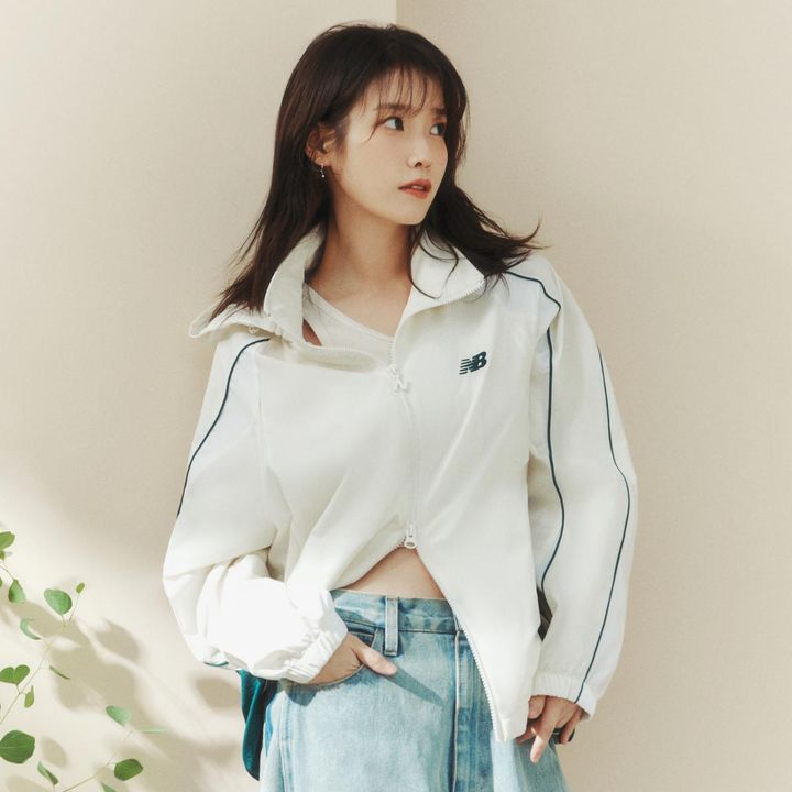 [잡담] 와 아이유 뉴발 화보 너무 이쁜데? | 인스티즈