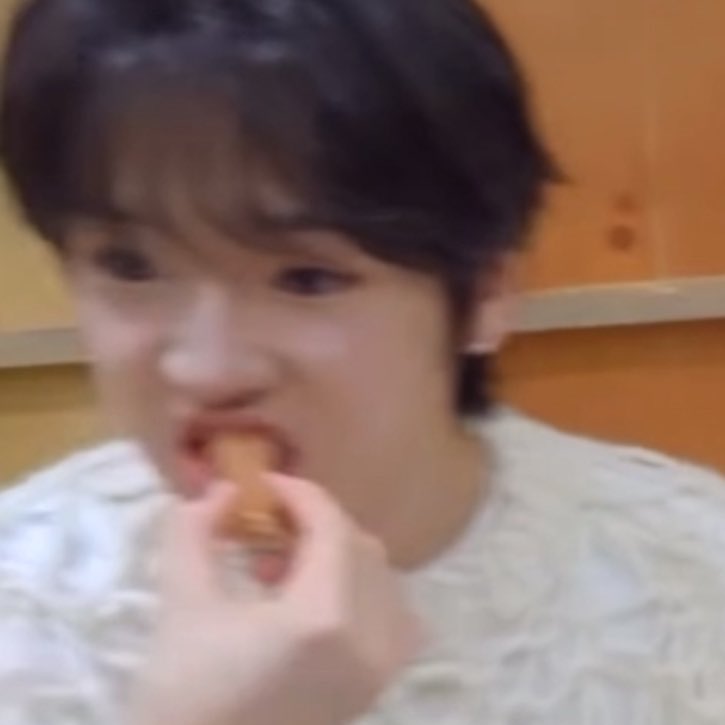 [잡담] 사쿠야 이거 뭐먹는겨? | 인스티즈