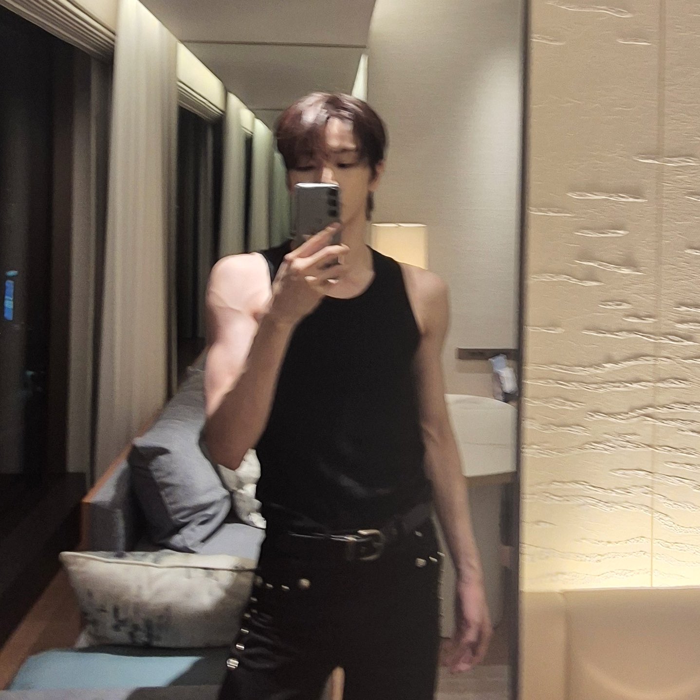 [잡담] 원빈 : 성찬이형 이제 바꿔도 되는데 | 인스티즈