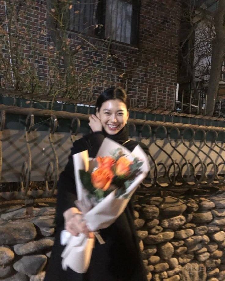 팬 보자마자 눈물 흘리는 여돌 실존.x | 인스티즈