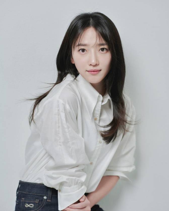[잡담] 나 담주에 프로필 찍는데 컵셉? 의상? 좀 봐주라 | 인스티즈