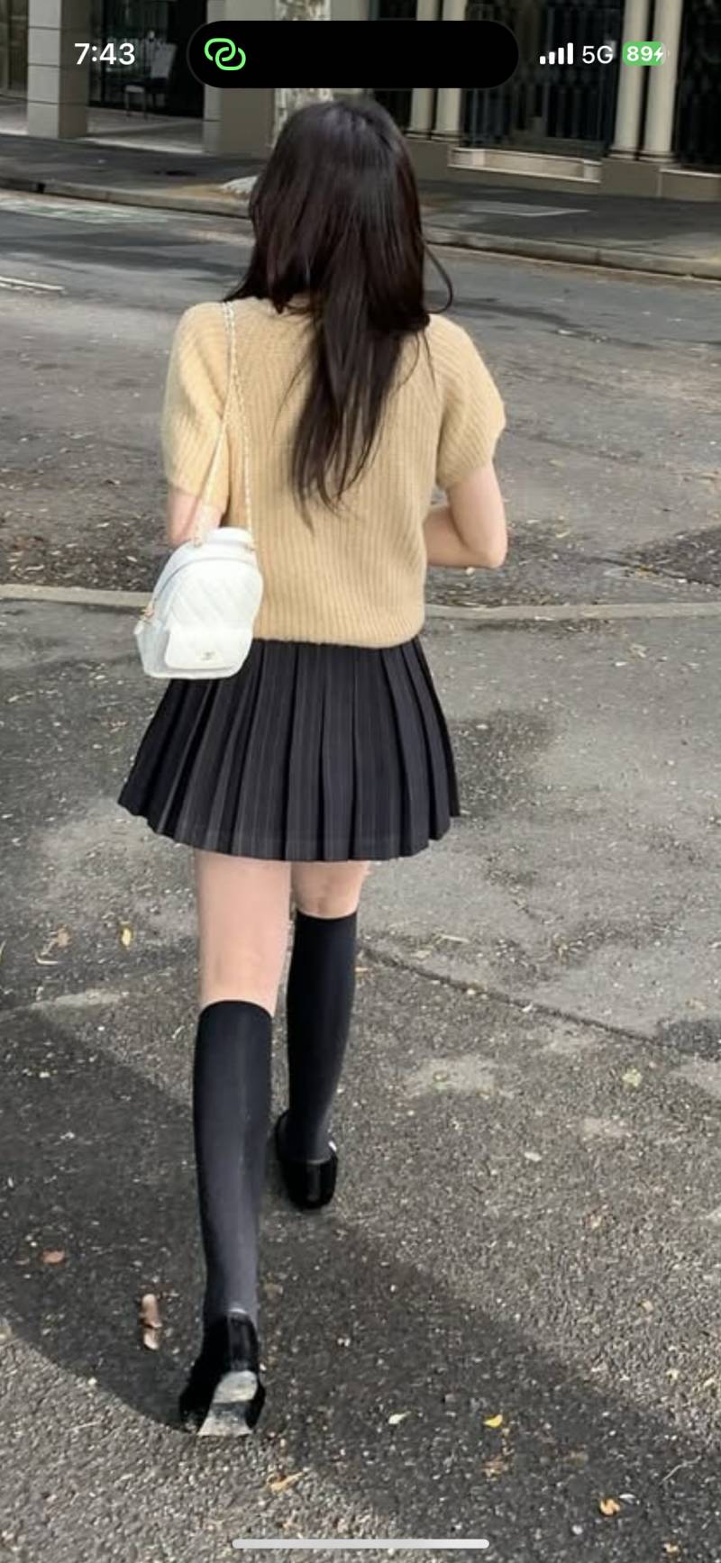 [잡담] 🚨🚨혹시 사진속이랑 비슷한 치마, 스타킹 정보 아는 사람 ㅠㅠ | 인스티즈