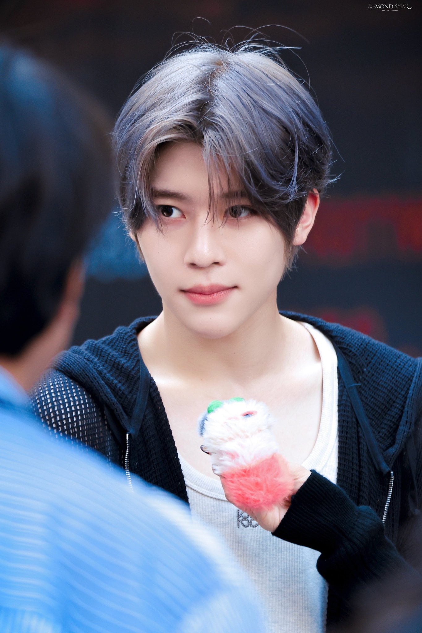 [잡담] 시온 실제로 보면 많이 하얀편이야? | 인스티즈