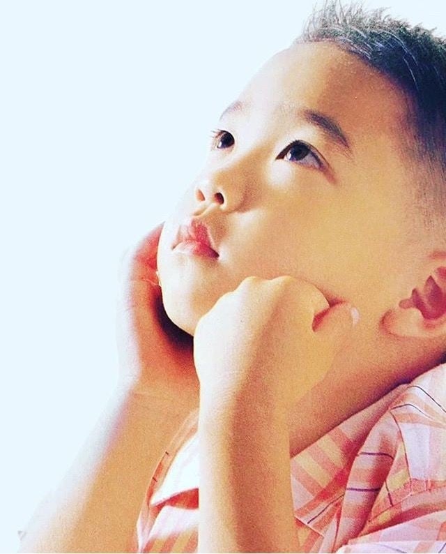 [잡담] 도경수 쌍꺼풀이랑 속눈썹이랑 콧구멍이랑 귓구멍? 이 똑같애 | 인스티즈