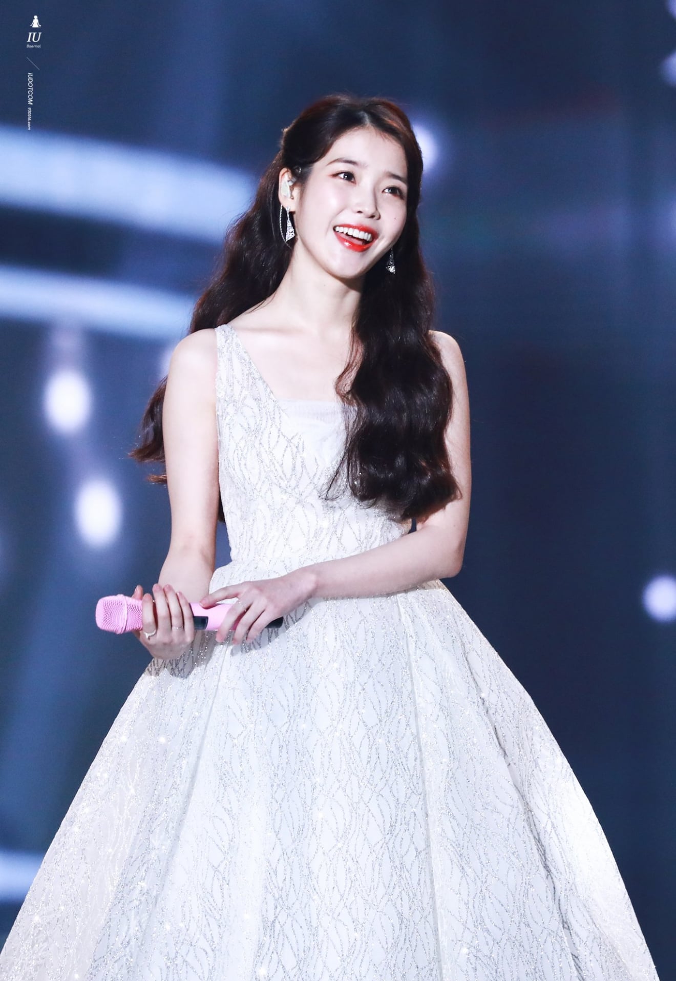 [잡담] 아이유 팬이 꼽은 아이유 인생 무대 착장 top3 | 인스티즈