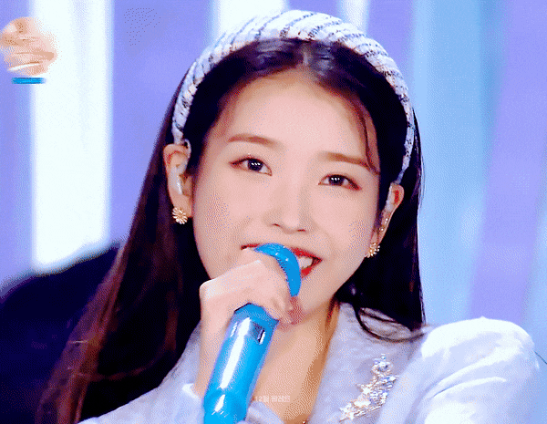[잡담] 아이유 팬이 꼽은 아이유 인생 무대 착장 top3 | 인스티즈