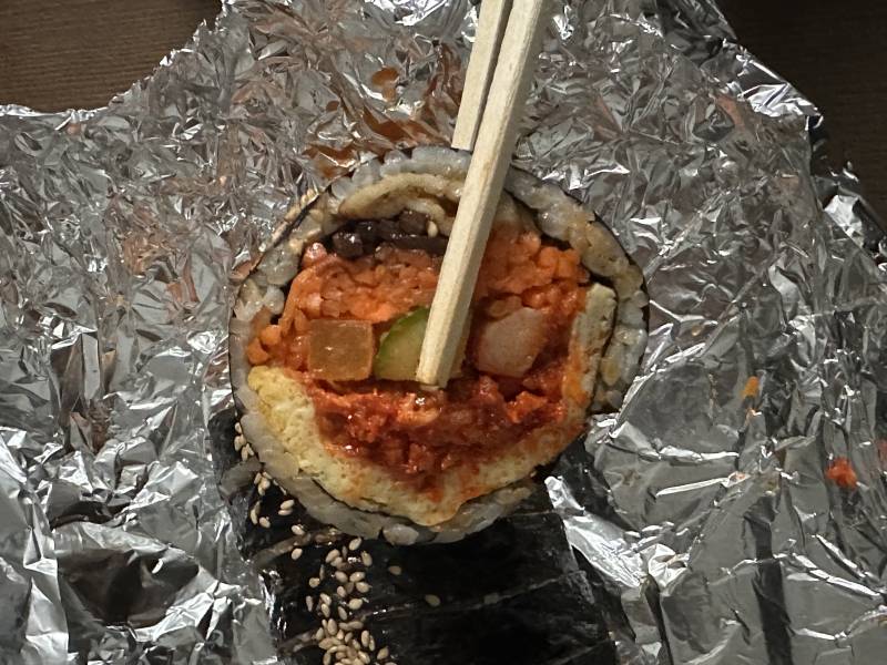 [잡담] 김밥 배달 시켞늨데 김밥이 팔뚝만함.. | 인스티즈