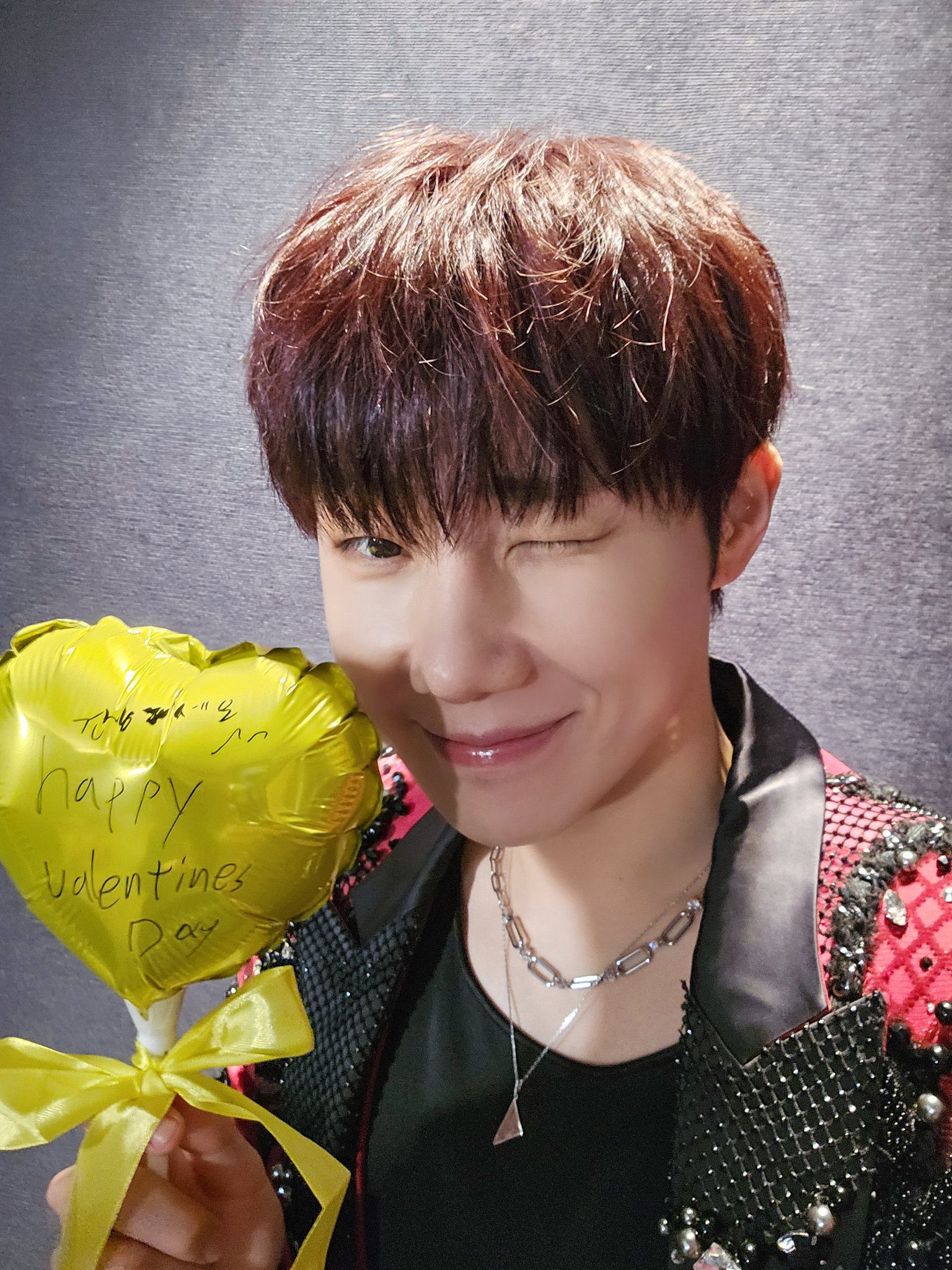 [잡담] 성규 37살인 거 안믿김…이게 어떻게 곧 마흔인 얼굴.. | 인스티즈