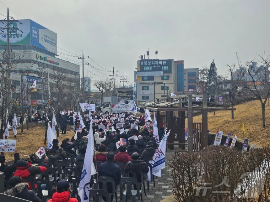 [정보/소식] 2월 15일 오늘자 윤석열 탄핵 반대 집회 인원 (서울구치소, 인천, 부산, 강원, 춘천, 제주..) | 인스티즈