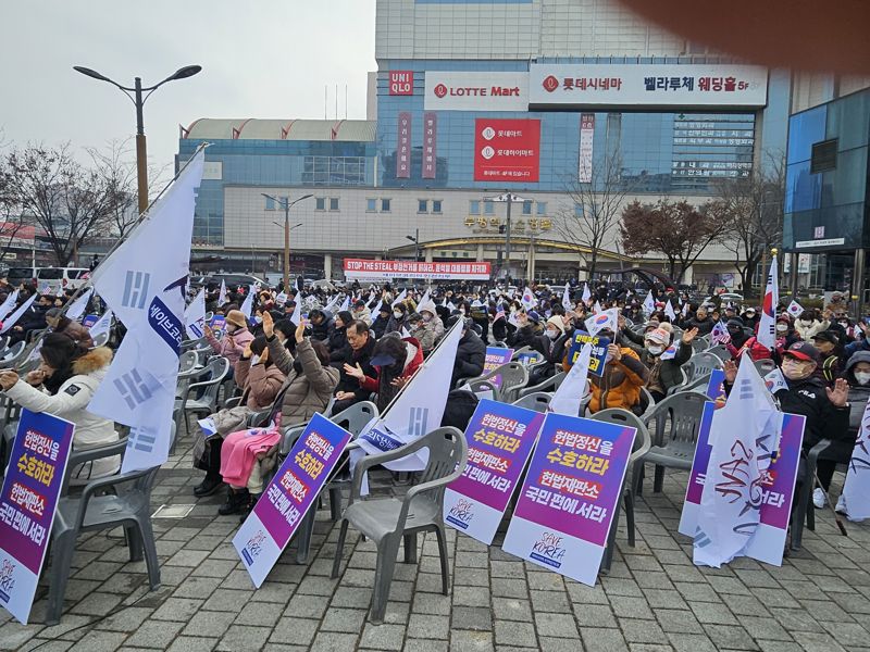 [정보/소식] 2월 15일 오늘자 윤석열 탄핵 반대 집회 인원 (서울구치소, 인천, 부산, 강원, 춘천, 제주..) | 인스티즈