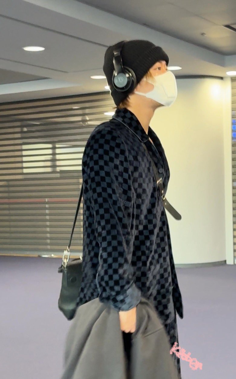 [잡담] 오늘 유타 왜 잠옷입고 입국했지 ㅋㅋㅋㅋ | 인스티즈