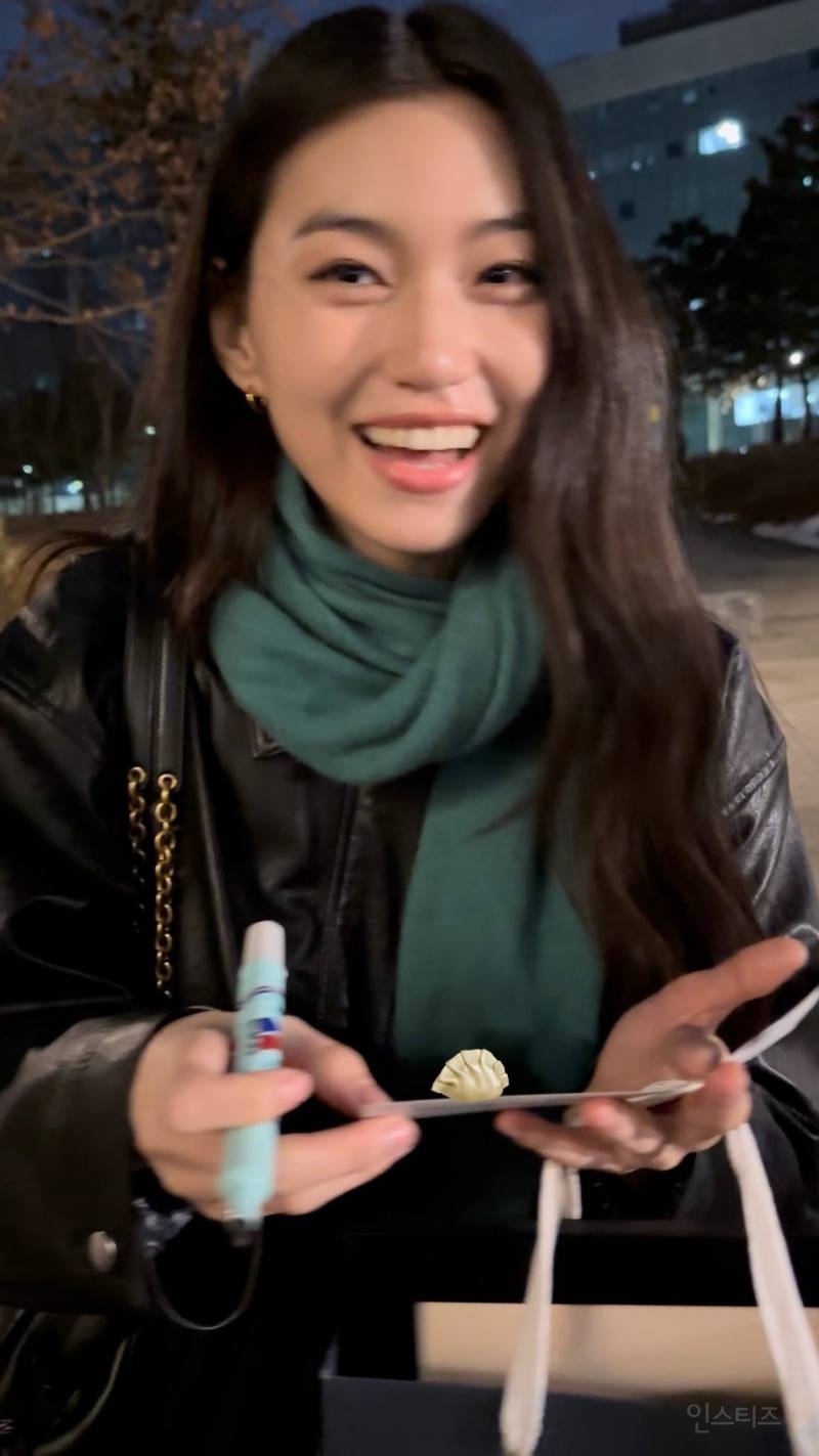팬 보자마자 눈물 흘리는 여돌 실존.x | 인스티즈
