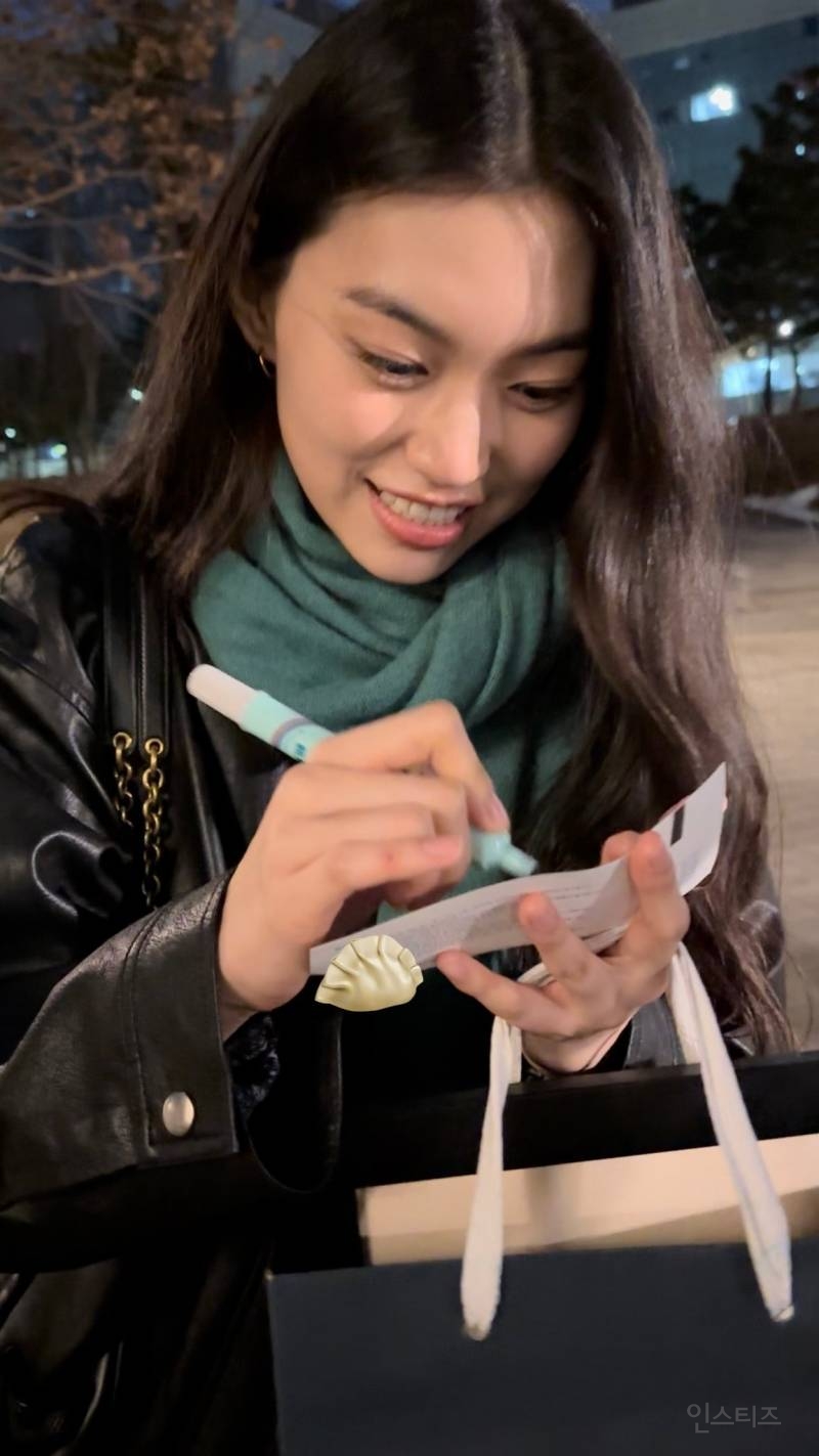 팬 보자마자 눈물 흘리는 여돌 실존.x | 인스티즈
