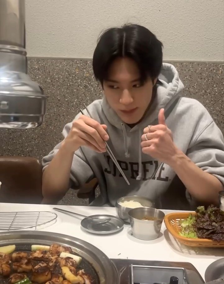 [잡담] 제노 삼성 포시 시구하러 대구 갔다가 막창 먹는거 봤는데.......... 다 태워먹드라.... | 인스티즈