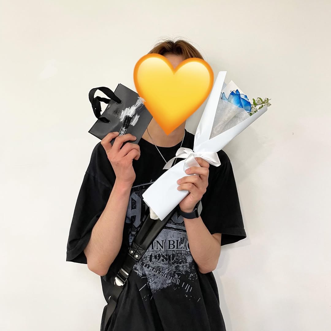 [잡담] 슴연생 송하 애착반지 성년의날에 받은 크롬하츠라니 | 인스티즈