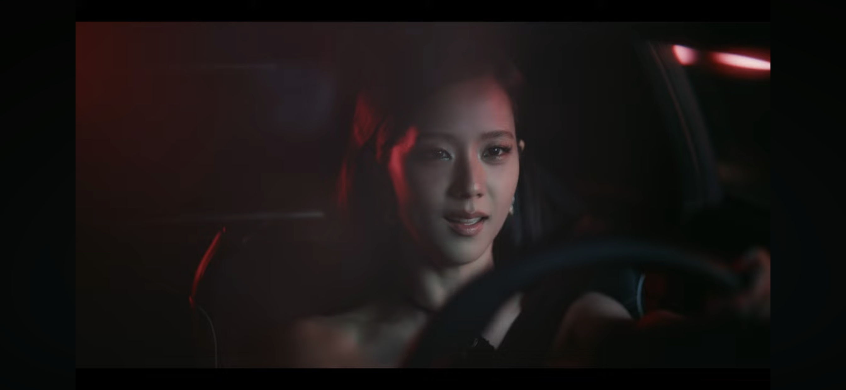 [잡담] 지수 딱 이부분 자꾸 어떤 배우 생각나는데 누굴까 | 인스티즈