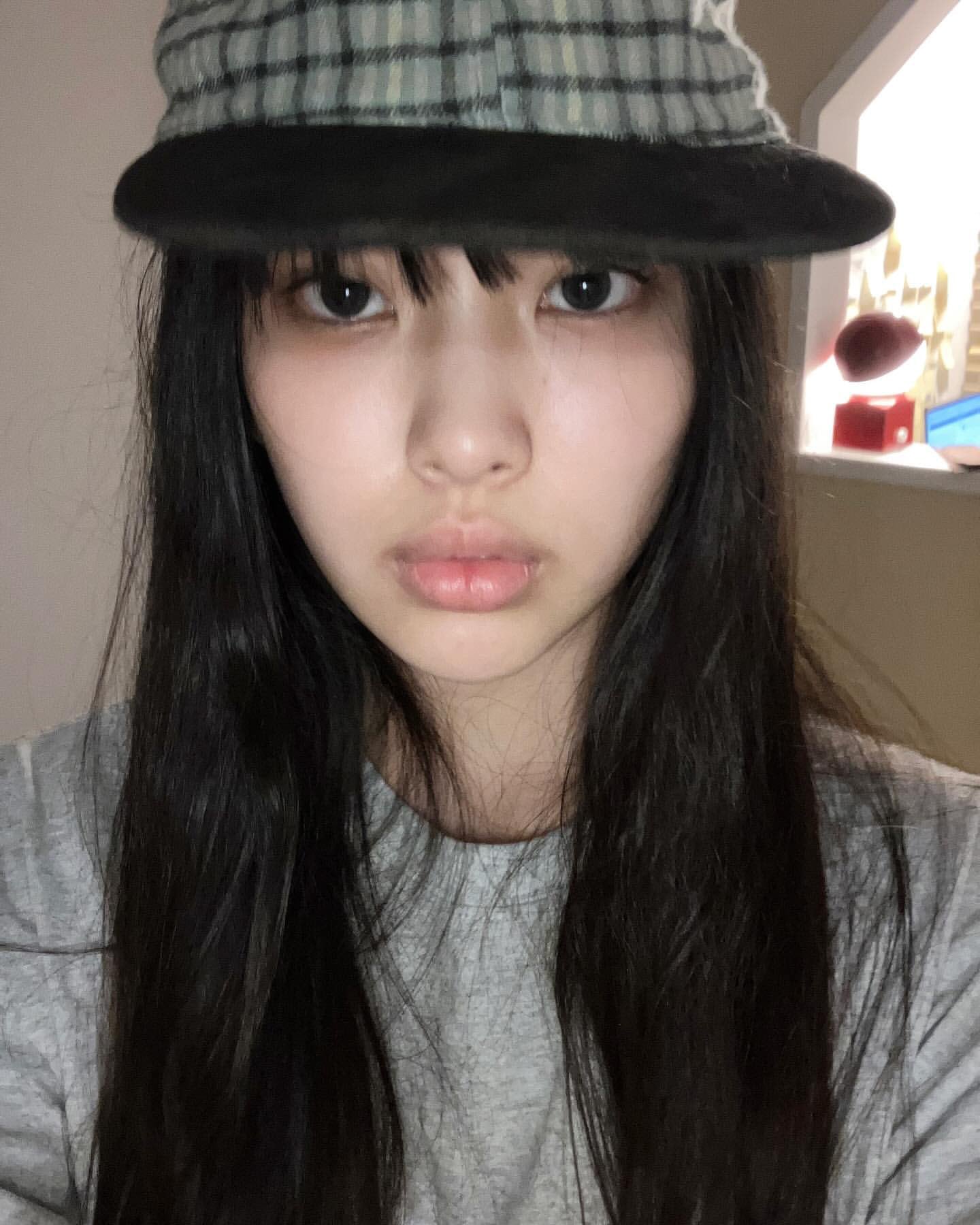 [잡담] 뉴진스 혜인 인스타에 쌩얼 올라온거 미쳤어.. 이런 분위기 진짜 첨봄 | 인스티즈