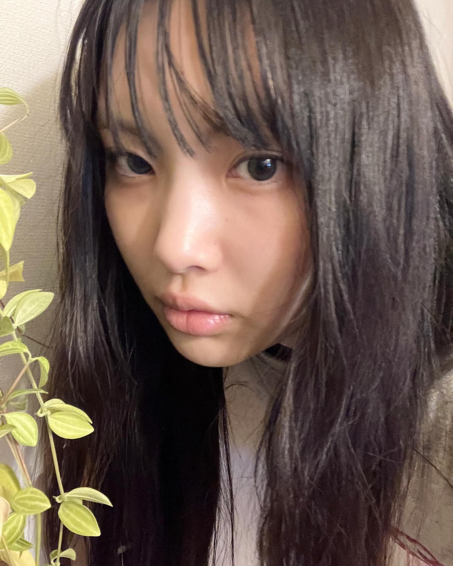 [잡담] 뉴진스 혜인 인스타에 쌩얼 올라온거 미쳤어.. 이런 분위기 진짜 첨봄 | 인스티즈