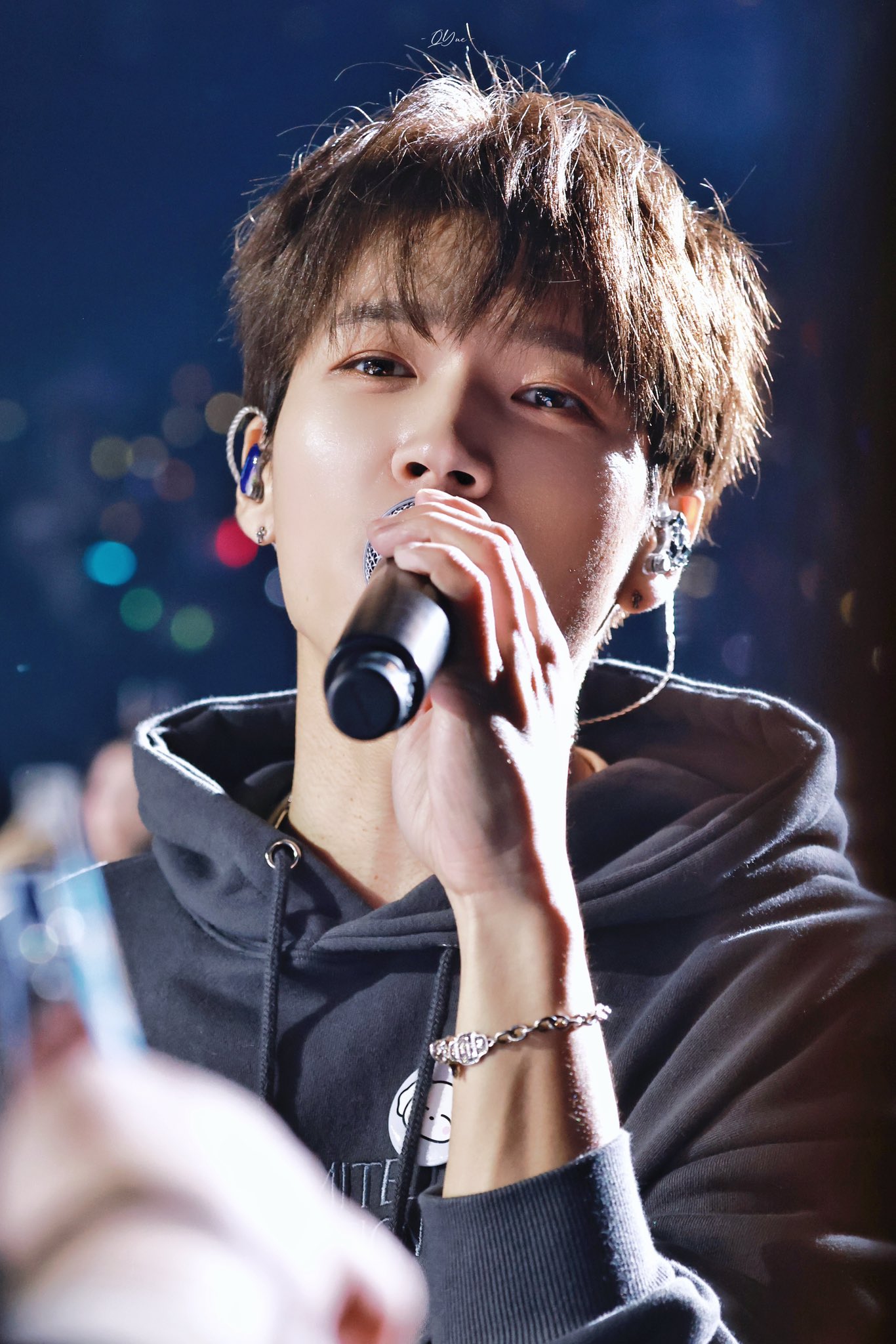 [잡담] 어제 콘서트에서 솜털까지 찍힌 인피니트 우현 | 인스티즈