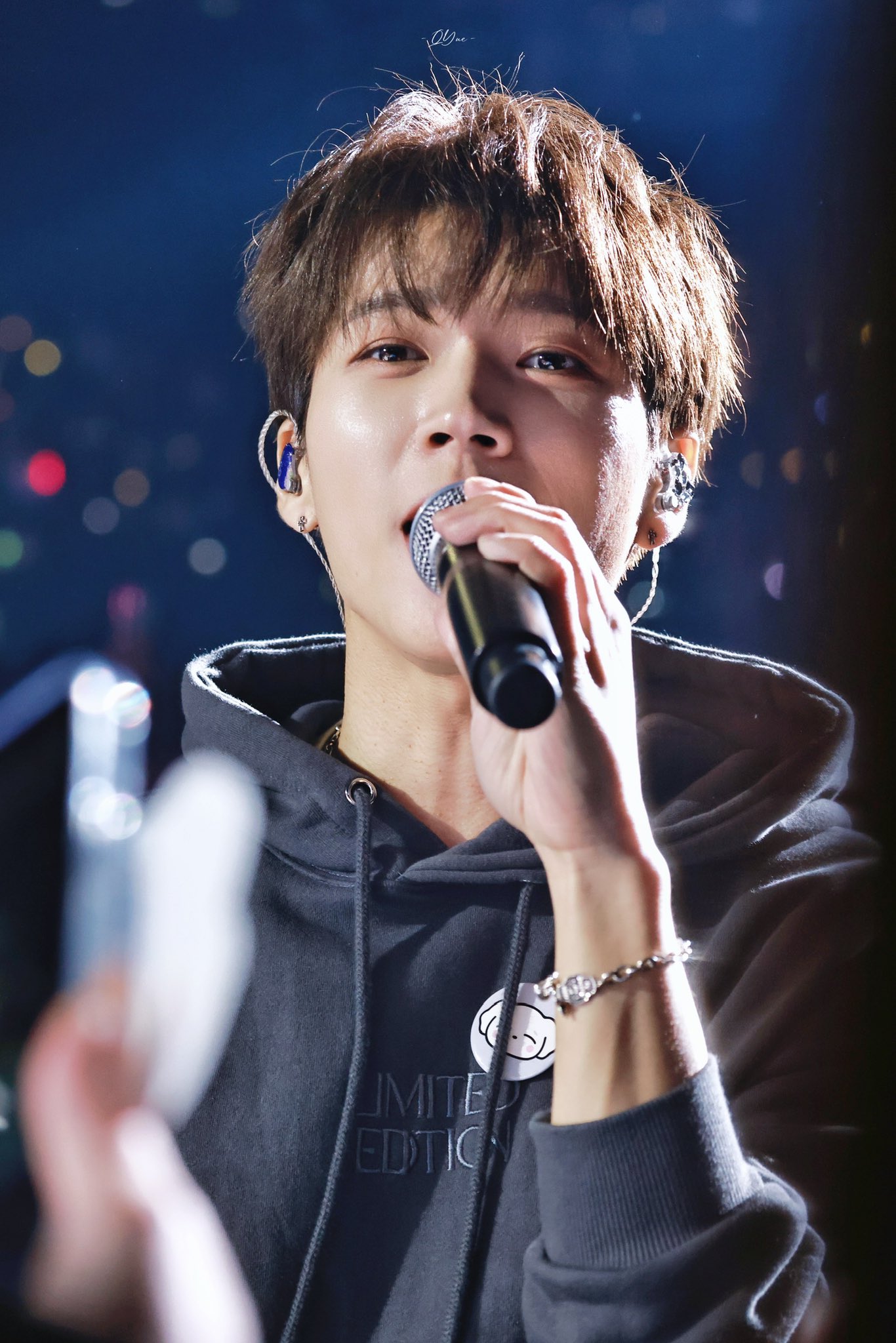 [잡담] 어제 콘서트에서 솜털까지 찍힌 인피니트 우현 | 인스티즈