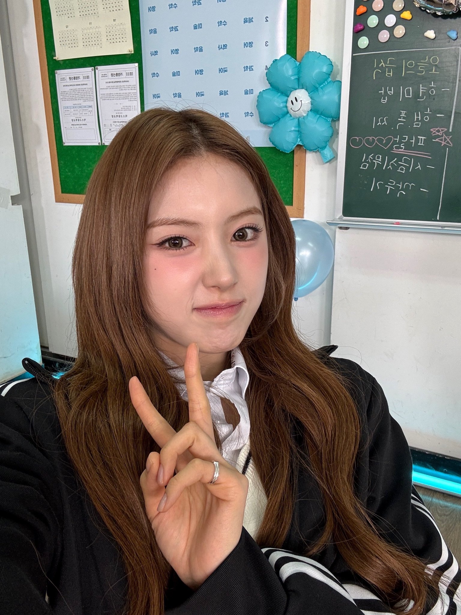 [잡담] 엔믹스 지우 앞머리 까도 진짜 예쁘다,, | 인스티즈