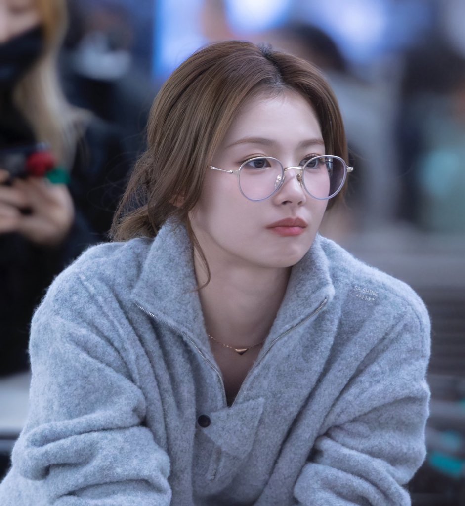 [잡담] 사나 이거 화장한걸까 | 인스티즈