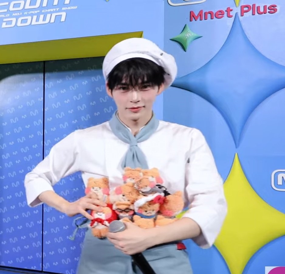 [잡담] 아 성한빈 엠카뜬거 진짜 귀여운것같은데 | 인스티즈