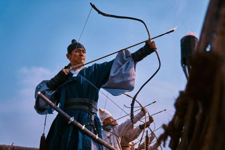 [잡담] 킹덤 주지훈 키때문에 활 크게 제작했다는데 | 인스티즈