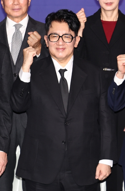 [정보/소식] 홀쭉해진 방시혁, 공식석상 포착...몰라보겠네 '시선집중 | 인스티즈