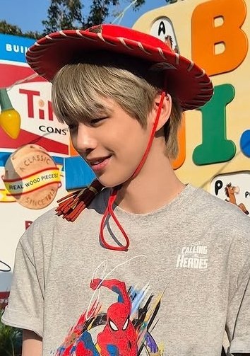 [잡담] 강다니엘 토이스토리 제시 모자 계속 쓰고 다닌거 넘 귀엽 | 인스티즈