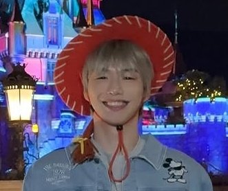 [잡담] 강다니엘 토이스토리 제시 모자 계속 쓰고 다닌거 넘 귀엽 | 인스티즈