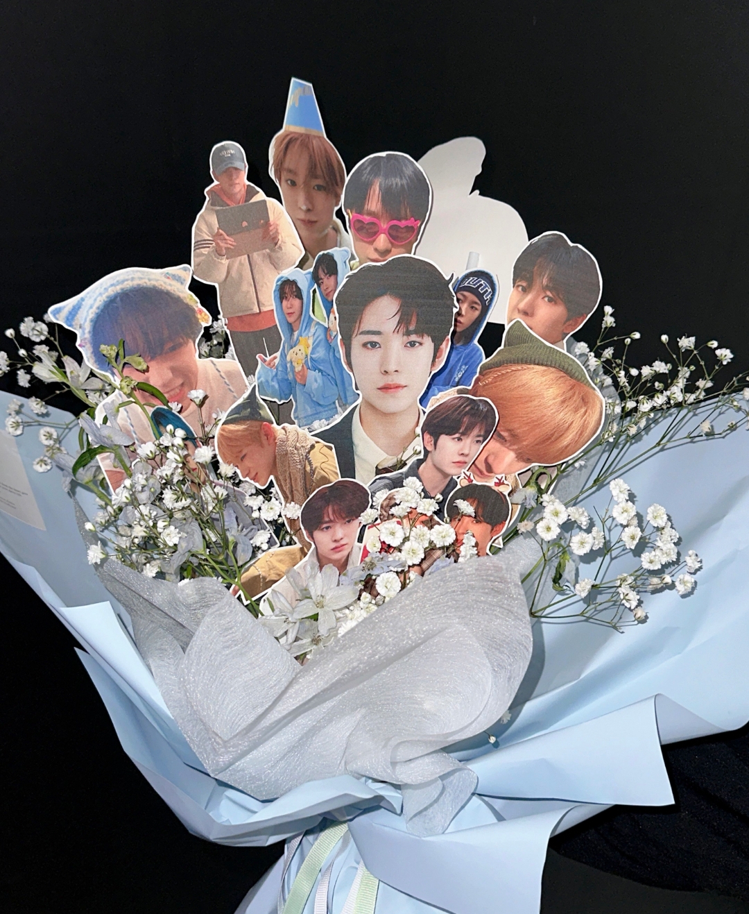 [잡담] 위시 멤버들이 데뷔 1주년 기념 시상식에서 받은 꽃다발 | 인스티즈