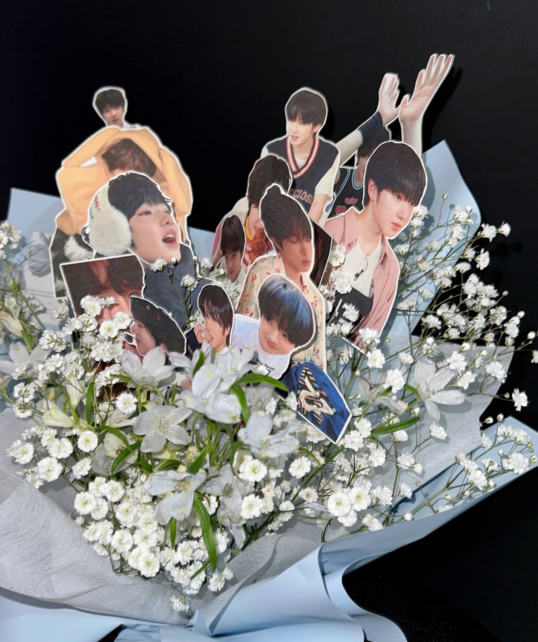 [잡담] 위시 멤버들이 데뷔 1주년 기념 시상식에서 받은 꽃다발 | 인스티즈