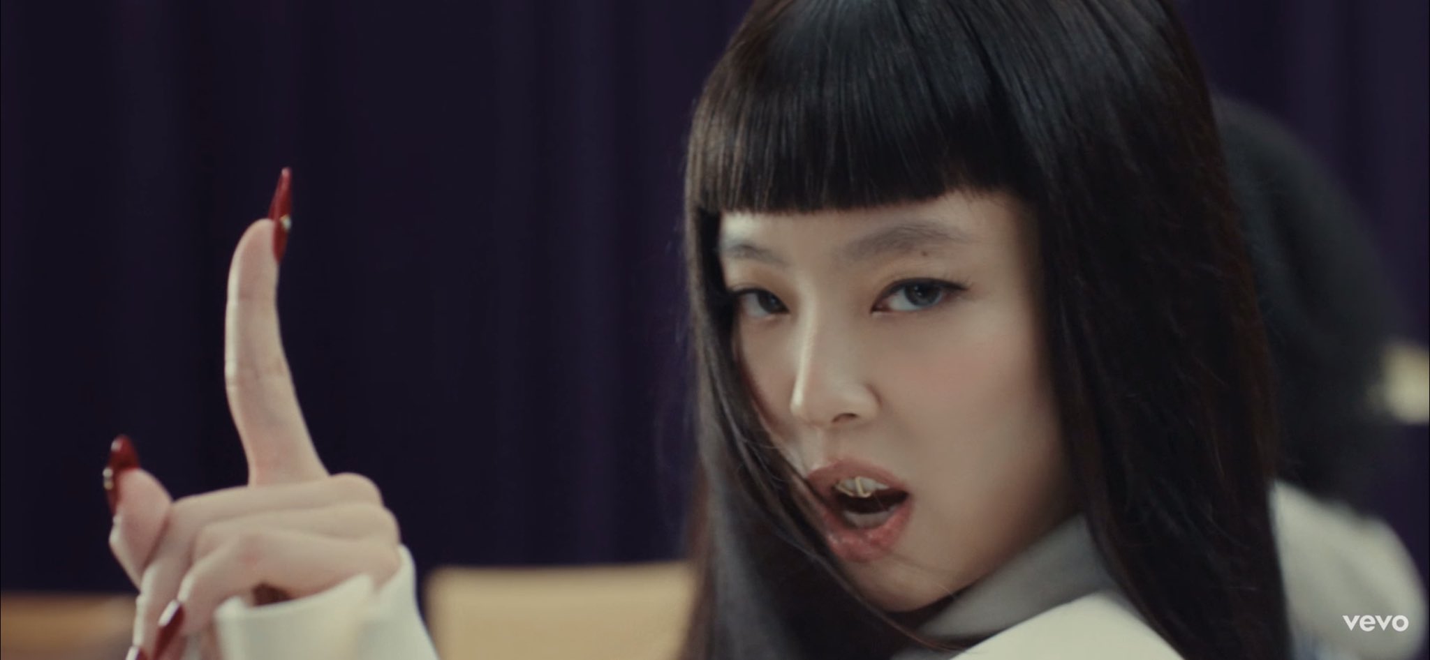 [잡담] 제니 머리 이렇게 하니까 유니크하다 | 인스티즈