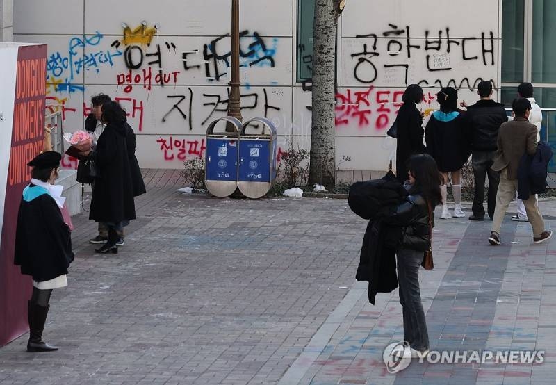 오늘 자 동덕여대 학위수여식 사진들 | 인스티즈