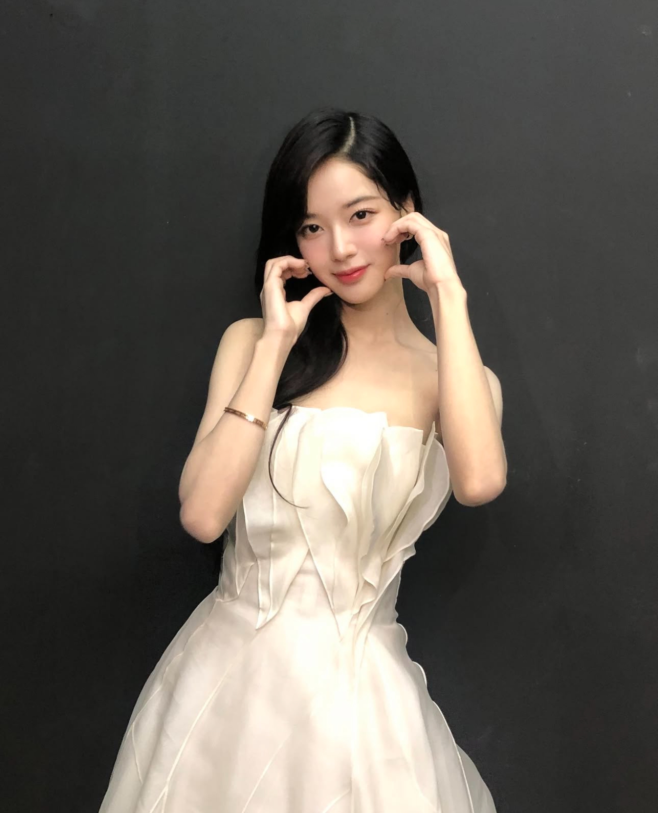 [잡담] 오늘 갓진영 노정의 턱시도 드레스 입자나? | 인스티즈