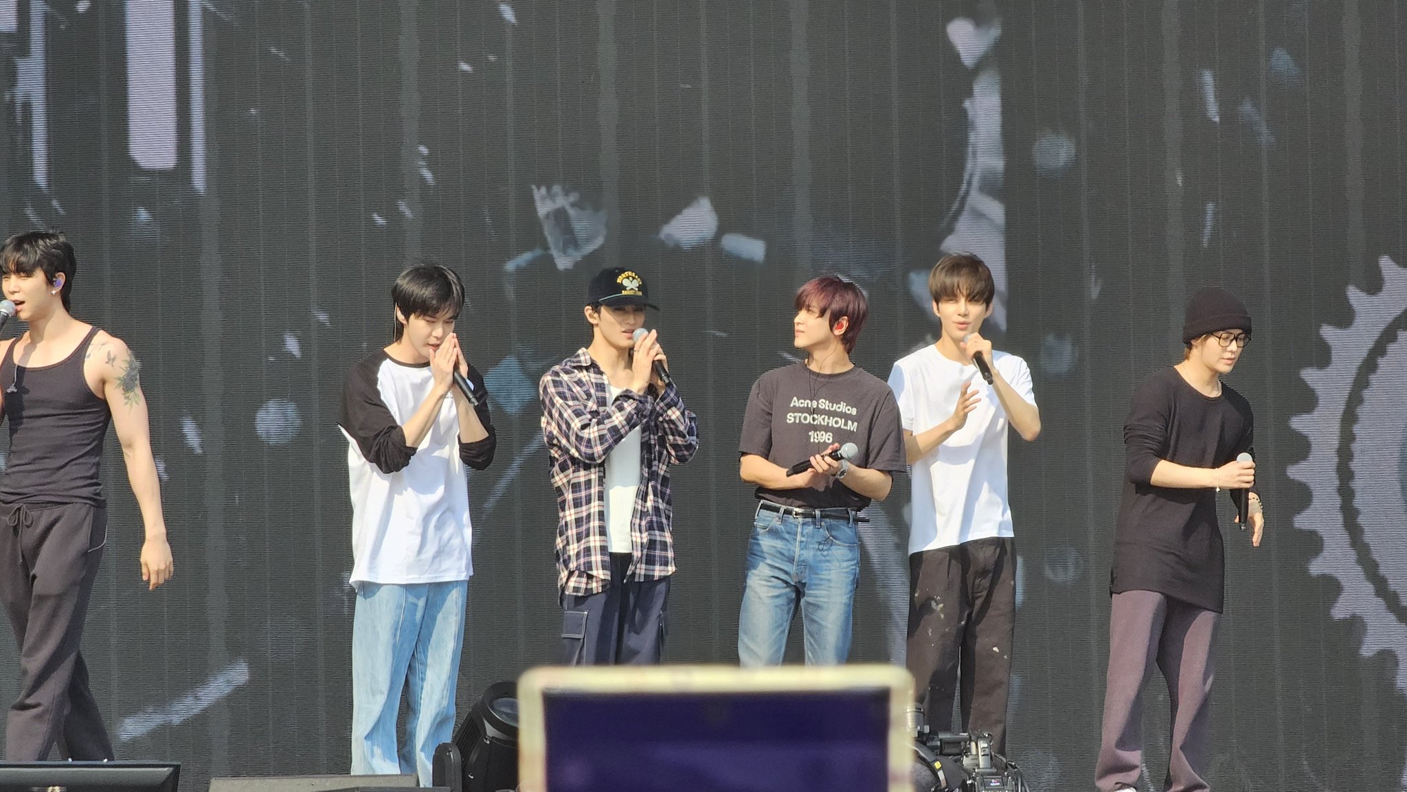 [잡담] 127 오늘자 콘서트 사첵 멤버들 | 인스티즈