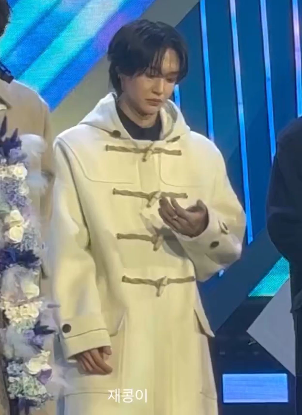 [잡담] 원빈이 컨닝 자기 앞발 보는 강아지 같음ㅋㅋㅋㅋㅋ | 인스티즈