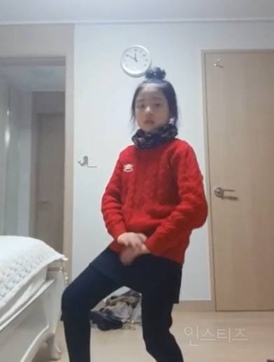 이번에 데뷔하는 신인 여돌 멤버 과거 사진 공개 | 인스티즈