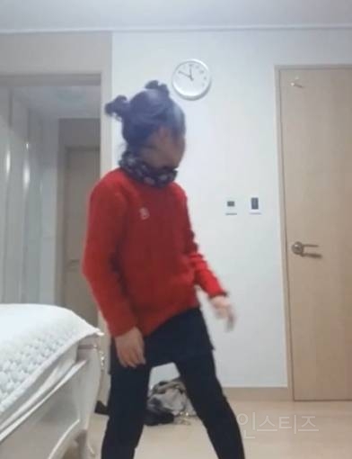 이번에 데뷔하는 신인 여돌 멤버 과거 사진 공개 | 인스티즈