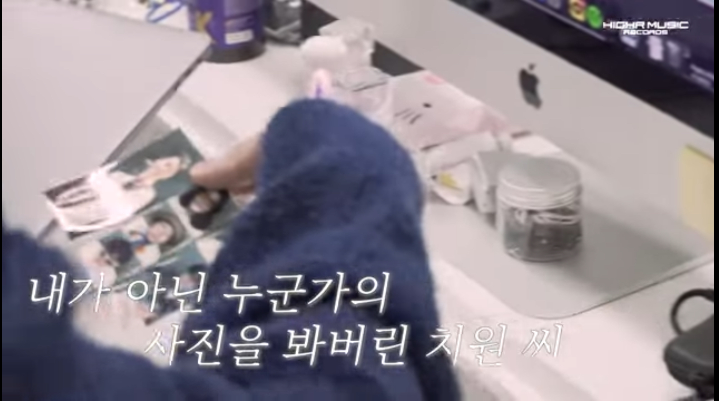 [잡담] 찰스엔터 pH-1 나온거 보다가 생각났는데 하이어뮤직 자컨에 등장한 우즈 ㅋㅋㅋ | 인스티즈