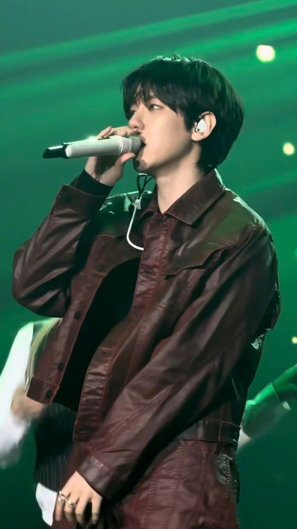 [미디어] 250223 백현이 방콕 얼굴 레전드다🥵💕💕 | 인스티즈