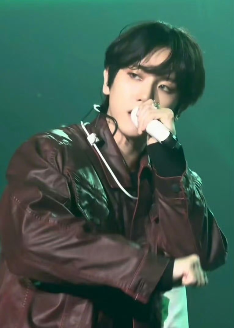 [미디어] 250223 백현이 방콕 얼굴 레전드다🥵💕💕 | 인스티즈
