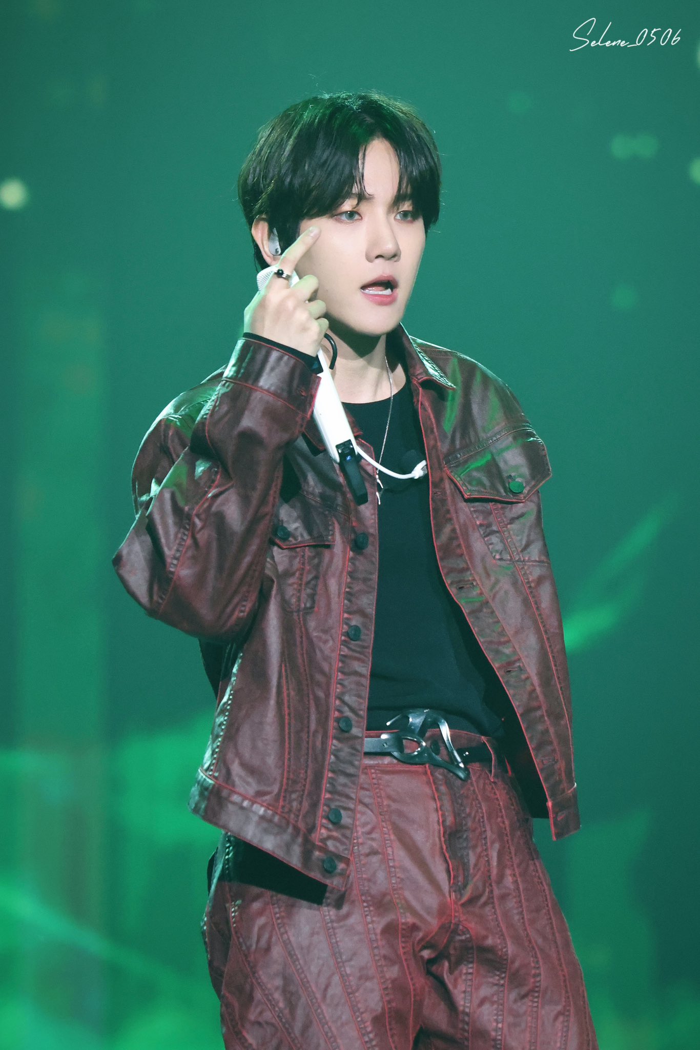 [미디어] 250223 백현이 방콕 얼굴 레전드다🥵💕💕 | 인스티즈