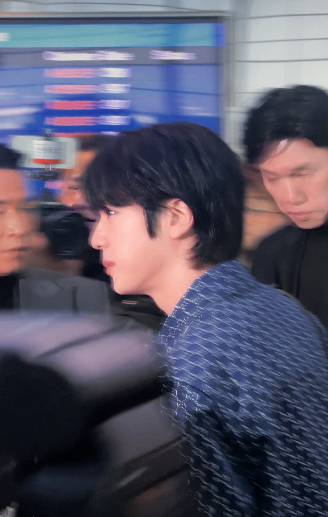 [잡담] 와 어제 방탄 진 구찌쇼 출국 개잘생김 | 인스티즈